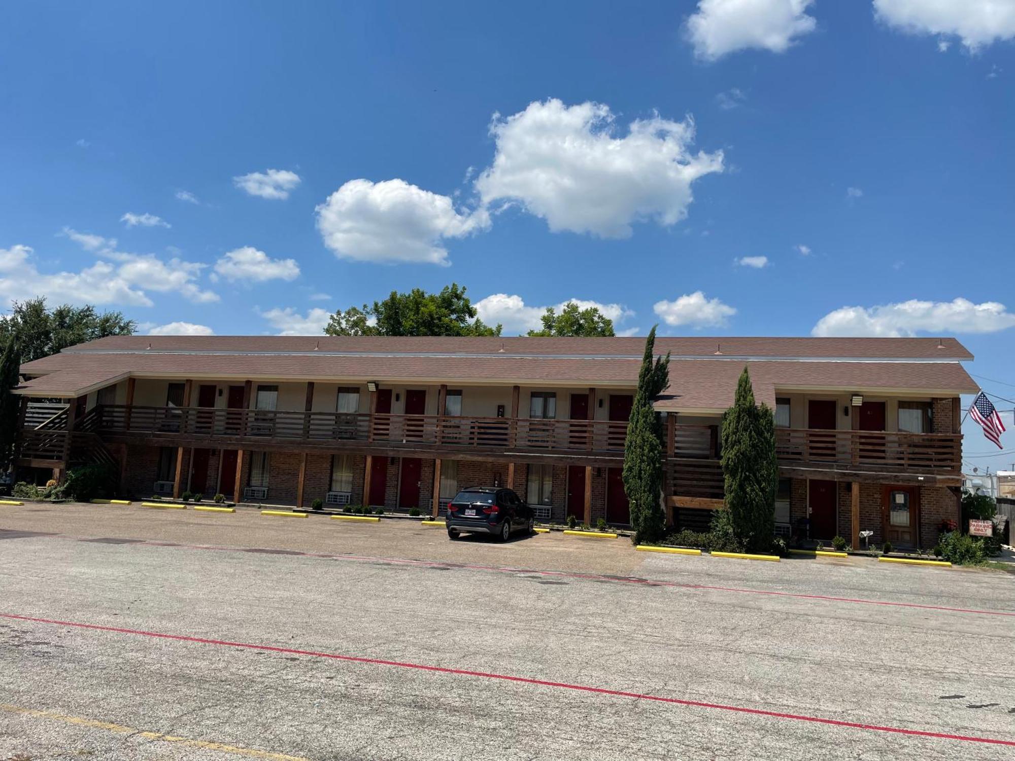 Granbury Inn And Suites Esterno foto