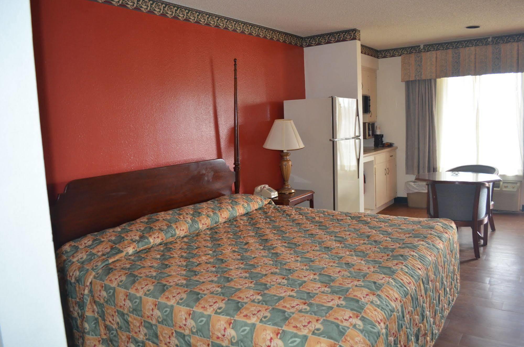 Granbury Inn And Suites Esterno foto